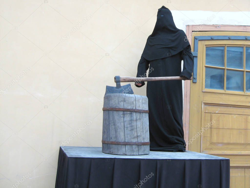 The grimmed Executioner Of The Death Penalty in black costume an