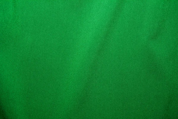 Tmavě zelená tkanina Textilní materiál, abstraktní pozadí pro design s měkkými vlnami. — Stock fotografie