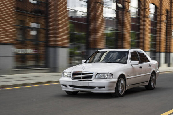 Mercedes W124 in Moscow