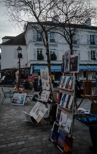 Gün doğumunda Paris 'in güzel meydanı
