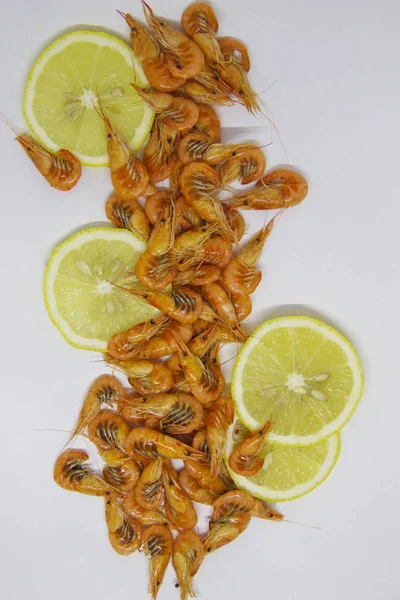 Shrimp Lemon Slices White Background — Stock Photo, Image