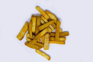 Beyaz arka planda bira için uzun krakerler