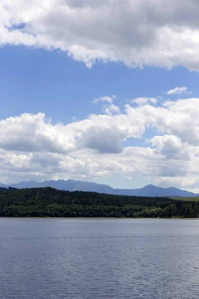 Presa de Oravas entre las montañas, Eslovaquia —  Fotos de Stock