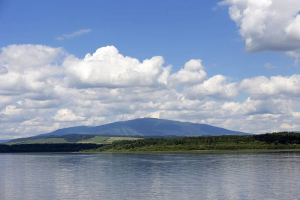 Oravas Barajı arasında dağlar, Slovakya