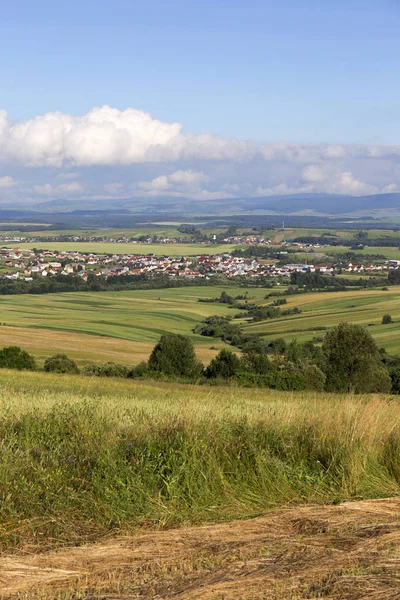 Clear green Landscape with little Village in summer Mountains Magura in Slovakia — Stock Photo, Image