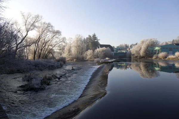 Piękne bajki snowy zimowych krajobrazów z niebieski niebo w środkowych Czechach, Republika Czeska — Zdjęcie stockowe