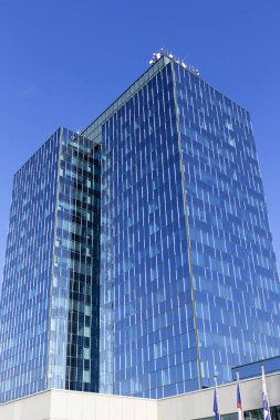  Prag gökdelen üzerinde mavi gökyüzü