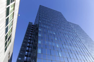  Prag gökdelen üzerinde mavi gökyüzü