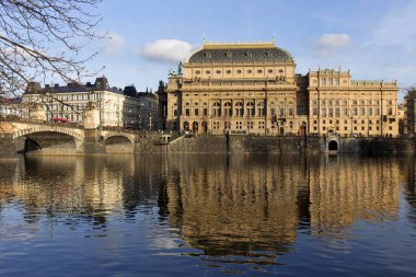 Sonbahar Prague National Theater, Çek Cumhuriyeti görüntülemek