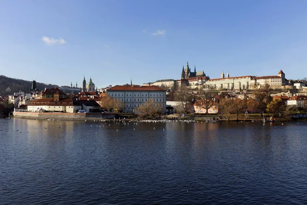 在捷克共和国布拉格市秋季上查看 — 图库照片