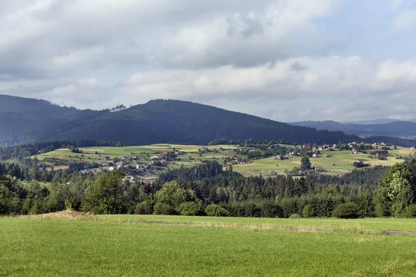 Beskydy campo, as belas montanhas no norte da Boêmia, República Checa — Fotografia de Stock