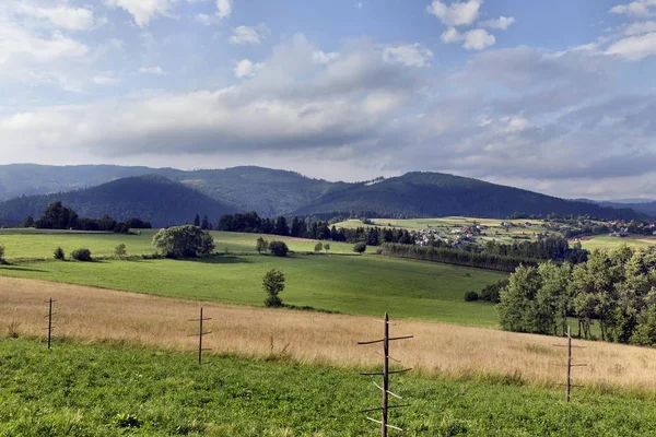Beskydy campo, las hermosas montañas en el norte de Bohemia, República Checa — Foto de Stock