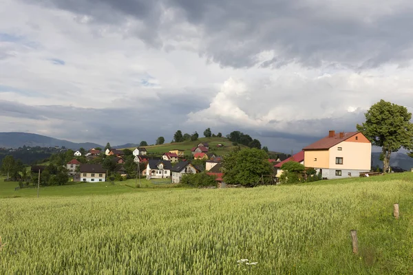 Klare Landschaft von beskydy, die schönen Berge in Nordostböhmen, Tschechische Republik — Stockfoto