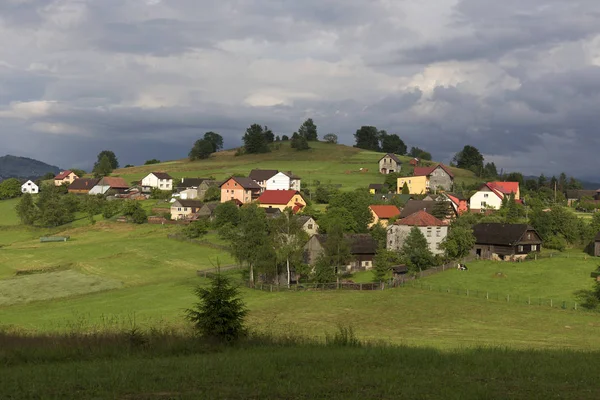 Tiszta vidéken, a Beszkidek, a gyönyörű hegység észak-keleti Csehország, Cseh Köztársaság — Stock Fotó