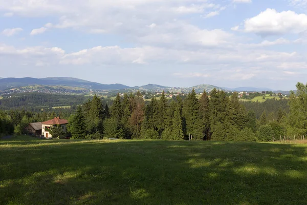 Klare Landschaft von beskydy, die schönen Berge in Nordostböhmen, Tschechische Republik — Stockfoto