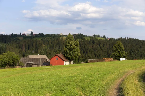 Wyczyścić wsi z Beskidów, gór w północno wschodnie, Czechy — Zdjęcie stockowe