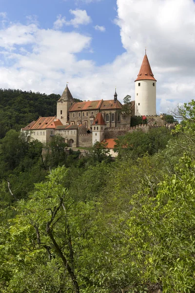 Krivoklat, Castillo gótico de caza real, sus orígenes se remontan al siglo XII, República Checa — Foto de Stock