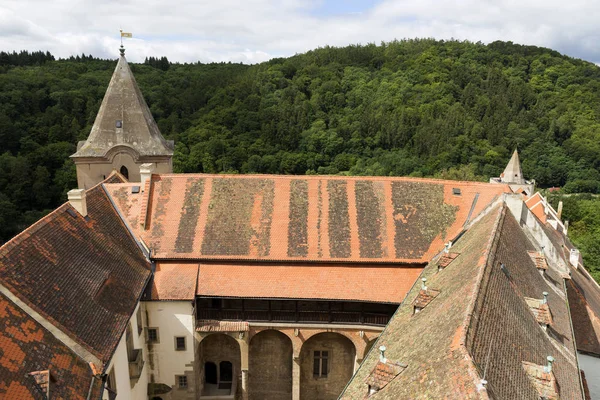 Gotische jacht Krivoklat uit de 12e eeuw is één van de oudste en belangrijkste kastelen van Tsjechische prinsen en koningen, Tsjechië — Stockfoto