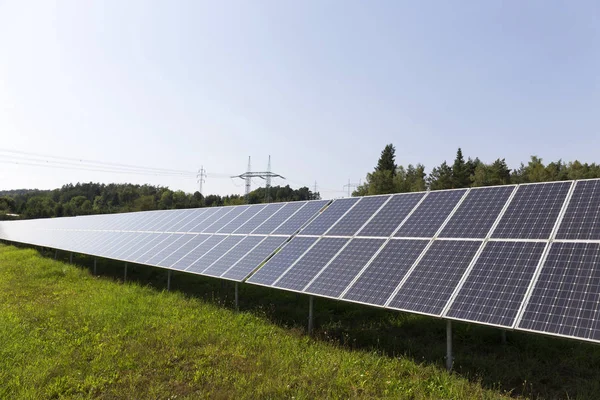 Solar Power Station on the summer Meadow — Stock Photo, Image