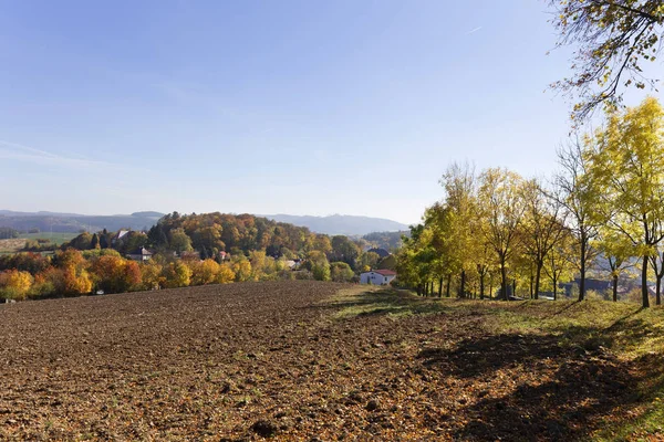 Colorido otoño soleado Paisaje del centro de Bohemia, República Checa — Foto de Stock