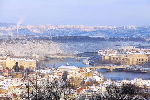 Noel romantik karlı Prague City, Çek Cumhuriyeti — Stok fotoğraf