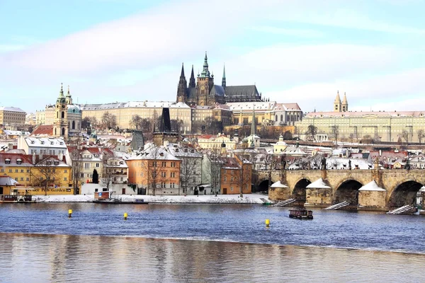 Navidad romántica nevada Praga City, República Checa — Foto de Stock