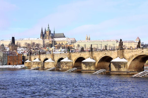 Christmas romantiska snöiga Prague City, Tjeckien — Stockfoto