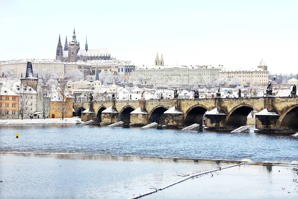 Natale romantico nevoso Praga City, Repubblica Ceca — Foto Stock