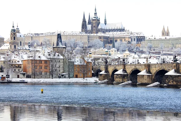 Natale romantico nevoso Praga City, Repubblica Ceca — Foto Stock
