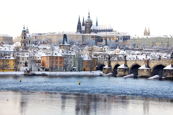 Navidad romántica nevada Praga City, República Checa —  Fotos de Stock
