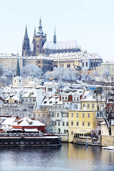 Boże Narodzenie romantyczne snowy miasta Praga, Republika Czeska — Zdjęcie stockowe