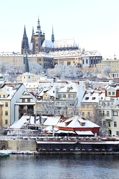Noel romantik karlı Prague City, Çek Cumhuriyeti — Stok fotoğraf
