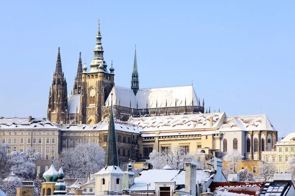 Vánoční romantické zasněžené město Praha, Česká republika — Stock fotografie