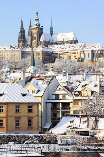 Boże Narodzenie romantyczne snowy miasta Praga, Republika Czeska — Zdjęcie stockowe