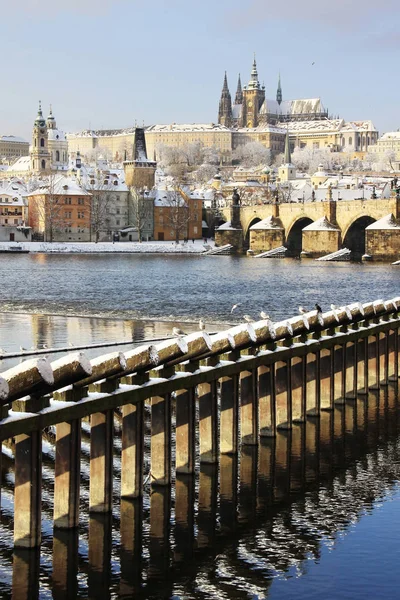 Christmas romantiska snöiga Prague City, Tjeckien — Stockfoto