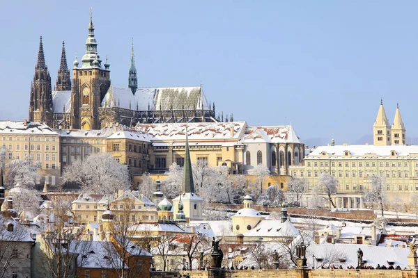 Natale romantico nevoso Praga City, Repubblica Ceca — Foto Stock