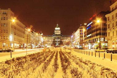 Karlı Noel Wenceslas Meydanı gece, Prague, Çek Cumhuriyeti