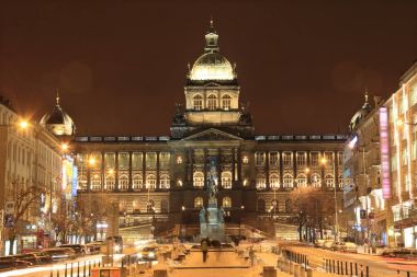 Karlı Noel Wenceslas Meydanı gece, Prague, Çek Cumhuriyeti