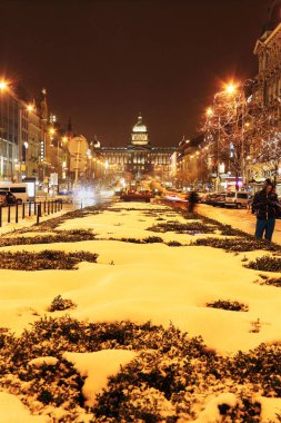 Karlı Noel Wenceslas Meydanı gece, Prague, Çek Cumhuriyeti