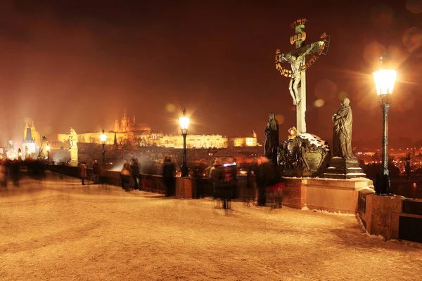 Natal nevado Praga City in the Night, República Checa — Fotografia de Stock