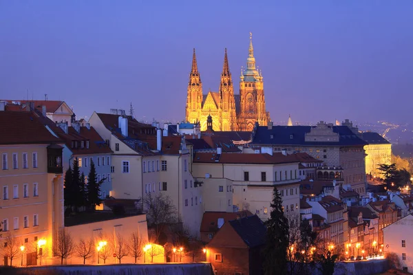 Noc kolorowe Praga miasto nad rzekę Vltava, Republika Czeska — Zdjęcie stockowe