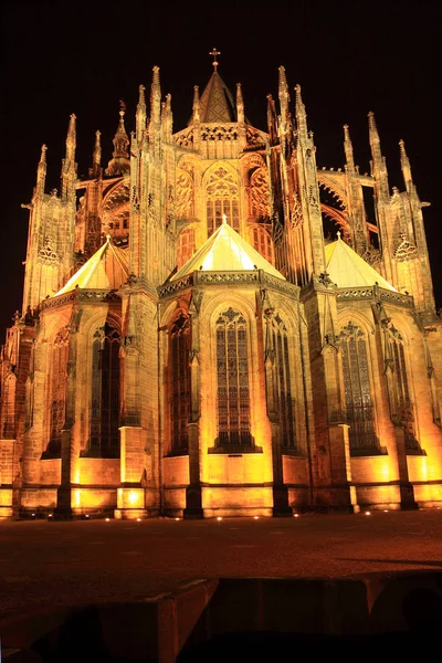 Gothic St. Vitus' Cathedral on Prague Castle in the Night, Czech Republic — Stock Photo, Image