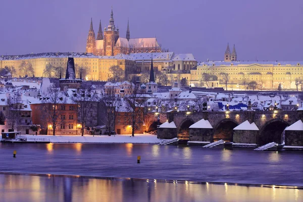 Night snowy Prague City with gothic Castle, Czech republic — Stock Photo, Image