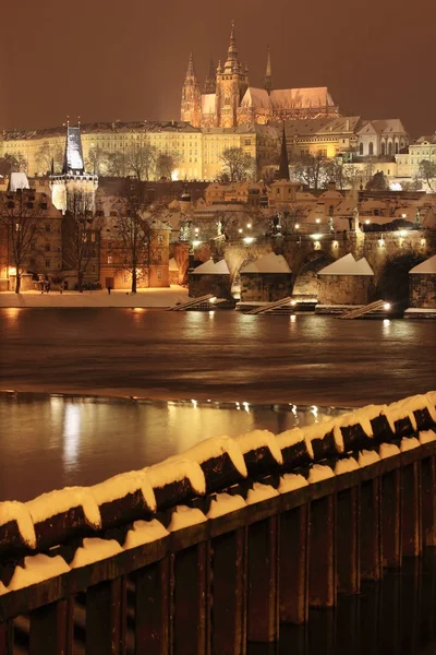 Night snowy Prague City with gothic Castle, Czech republic — Stock Photo, Image