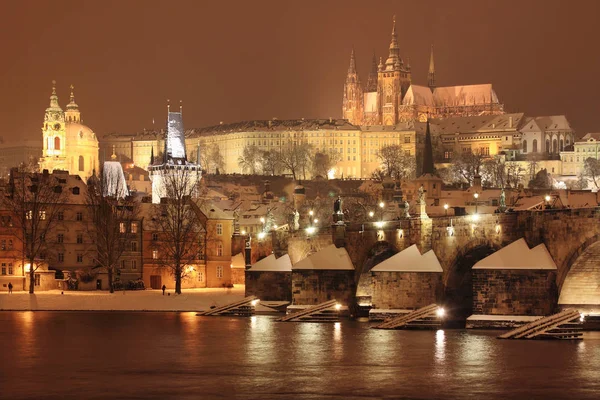 Night snowy Prague City with gothic Castle, Czech republic — Stock Photo, Image