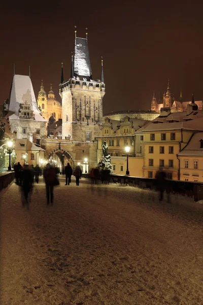 Night snowy Prague City with gothic Castle, Czech republic — Stock Photo, Image