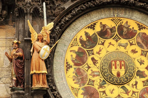 Détail de l'horloge astronomique médiévale historique à Prague sur la vieille mairie, République tchèque — Photo