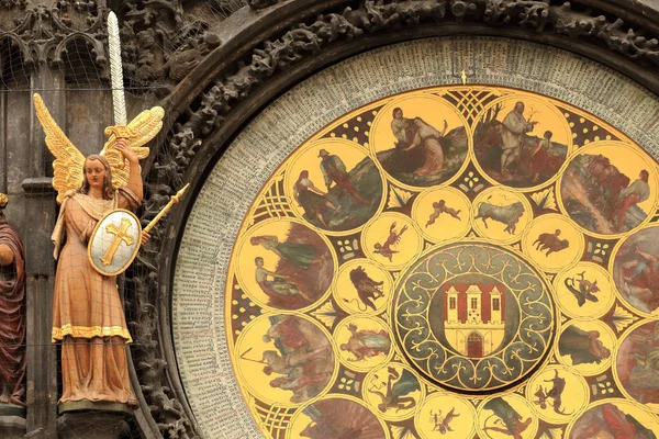 Détail de l'horloge astronomique médiévale historique à Prague sur la vieille mairie, République tchèque — Photo