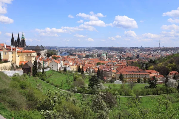 Вид на город с его красивыми зданиями, Чехия — стоковое фото