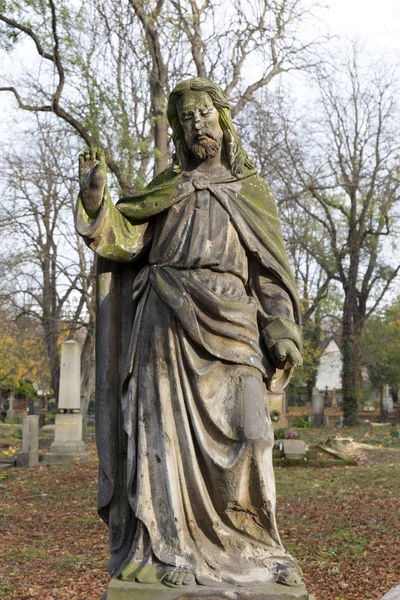 Autumn mystery old Prague Cemetery Olsany with its Statues, Czech Republic — Stock Photo, Image